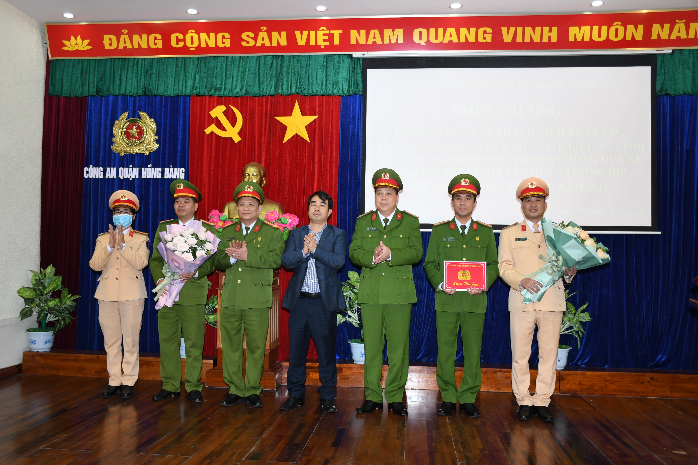 Khen thưởng Công an quận Hồng Bàng lập thành tích xuất sắc